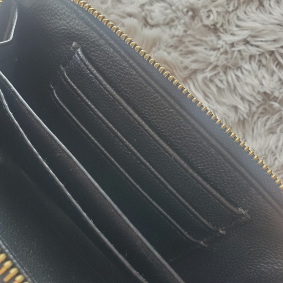 Luxe Metallic Gold and Black Designer Distress Wristlet Wallet - Picture 7 of 9